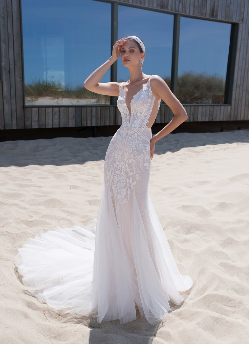 Gorgeous Sleveless Modern V-Neck Mermaid Wedding Gown EU40