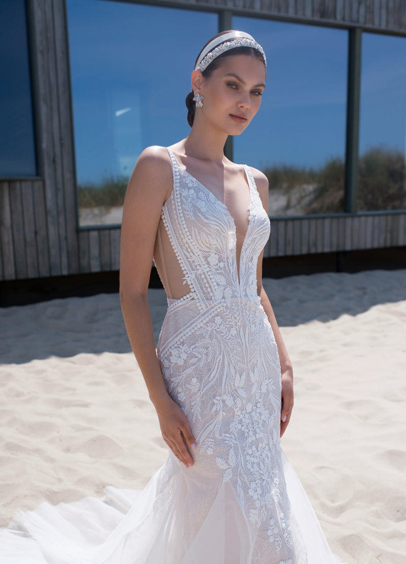 mermaid wedding dress no sleeves How would you wear our INSLEY gown? Sleeves or no sleeves or both (they're detachable)?! #INSLEYgown by #LaurenElaine is a fully customizable classic alenon lace mermaid silhouette with off-the-shoulder detachable lace sleeves