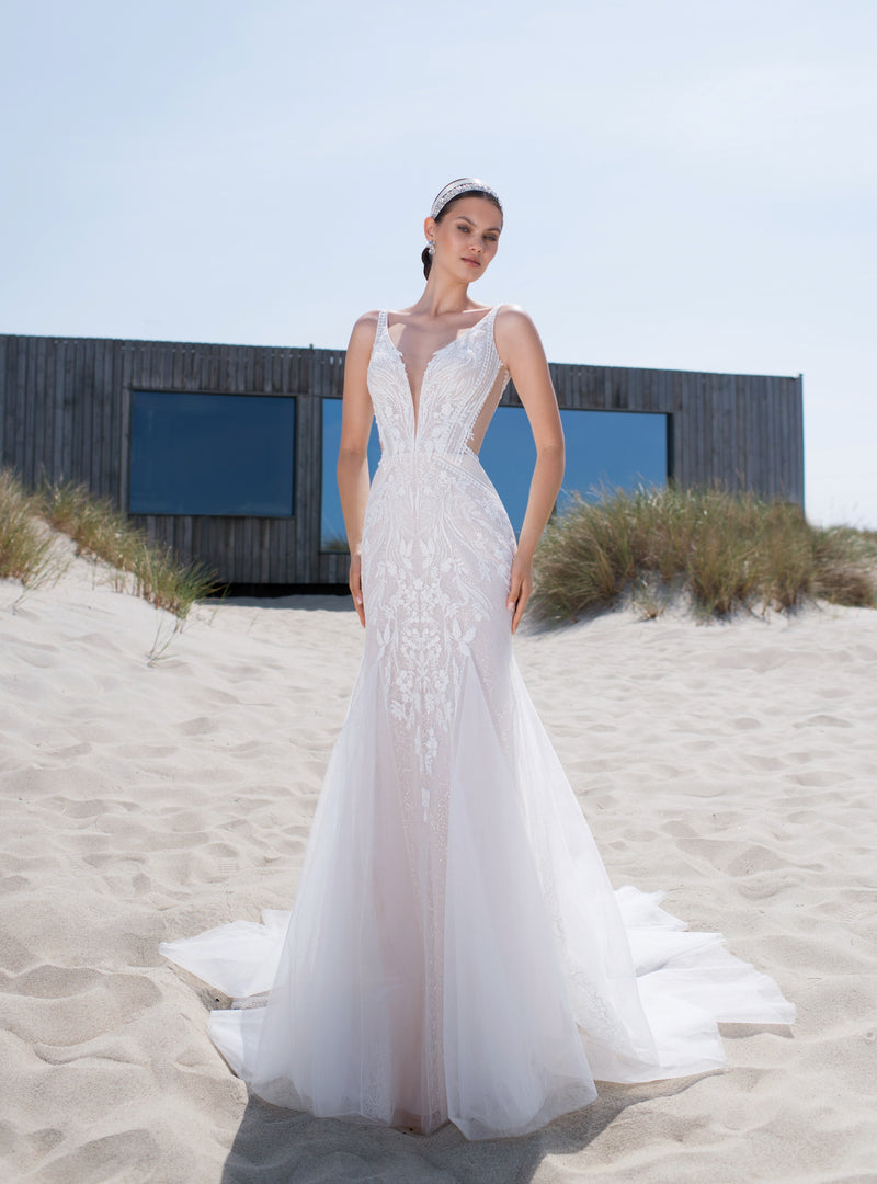 Gorgeous Sleveless Modern V-Neck Mermaid Wedding Gown – HAREM's Brides Gorgeous Sleveless Modern V-Neck Mermaid Wedding Gown – HAREM's Brides