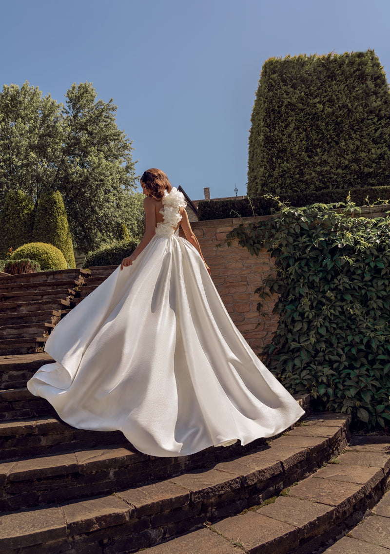 Maxi Dress Long Train Dress Photoshoot Flowy Dress Long Flying Dress Long Train Dress Photoshoot Maxi Dress Long Train Dress Photoshoot Flowy Dress Long Flying Dress Long Train Dress Photoshoot
