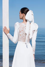 Robe de mariée fourreau à manches longues avec un beau dos