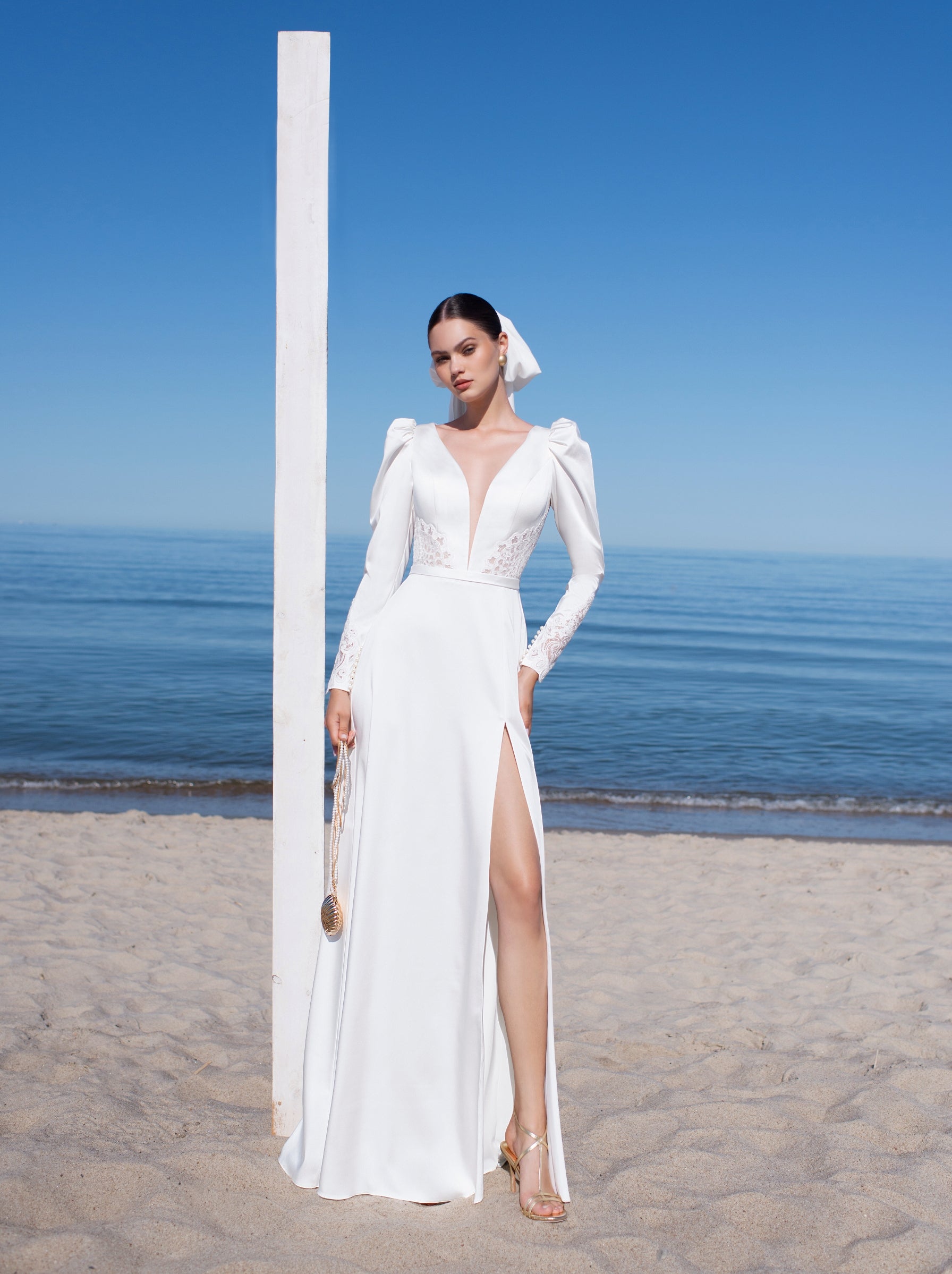 Long Sleeve Sheath Wedding Dress with a Beautiful Back EU40 Long Sleeve Sheath Wedding Dress with a Beautiful Back EU40