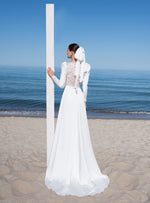 Robe de mariée fourreau à manches longues avec un beau dos