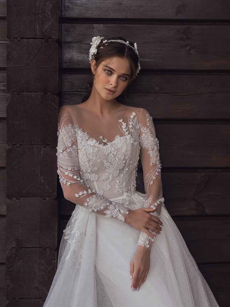 Long Sleeve Lace and Dot Tulle Wedding Gown EU44 Long Sleeve Lace and Dot Tulle Wedding Gown EU44