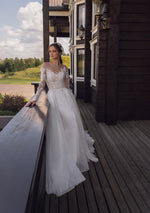 Robe de mariée en dentelle et tulle à pois à manches longues