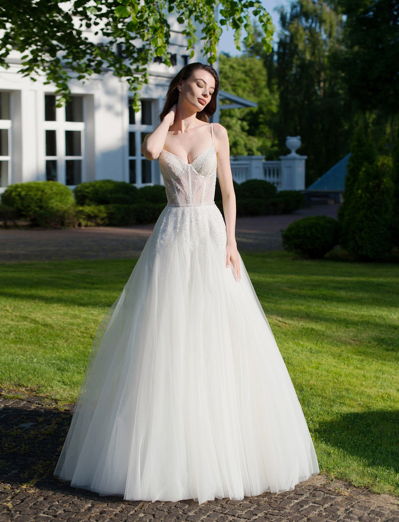 Vestido de novia evasé con escote corazón y tirantes finos