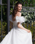 Exquisito vestido de novia de organza sin tirantes con mangas extraíbles