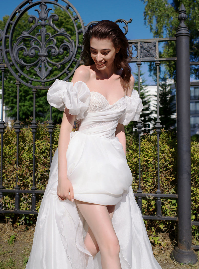 Robe de mariée exquise sans bretelles en organza avec manches amovibles