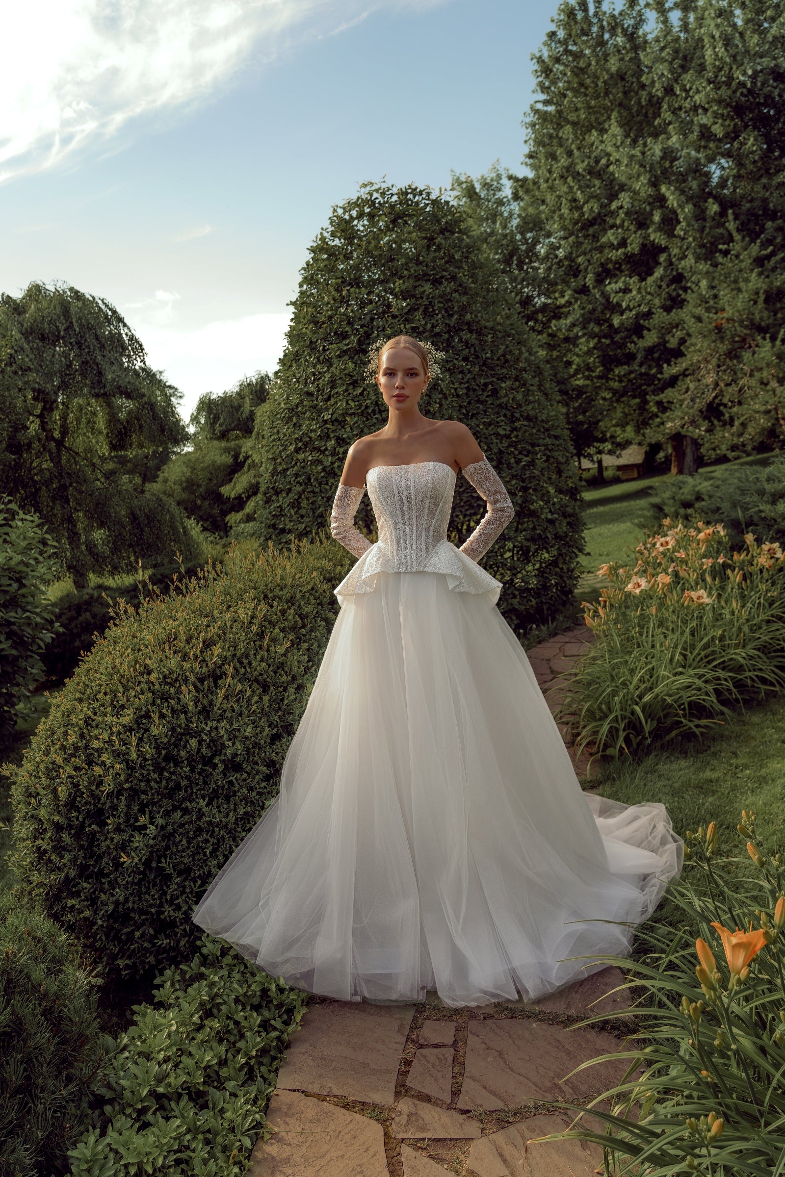 Fairy Strapless Corset Princess Style Wedding Dress with Removable Sleeves EU32 Fairy Strapless Corset Princess Style Wedding Dress with Removable Sleeves EU32