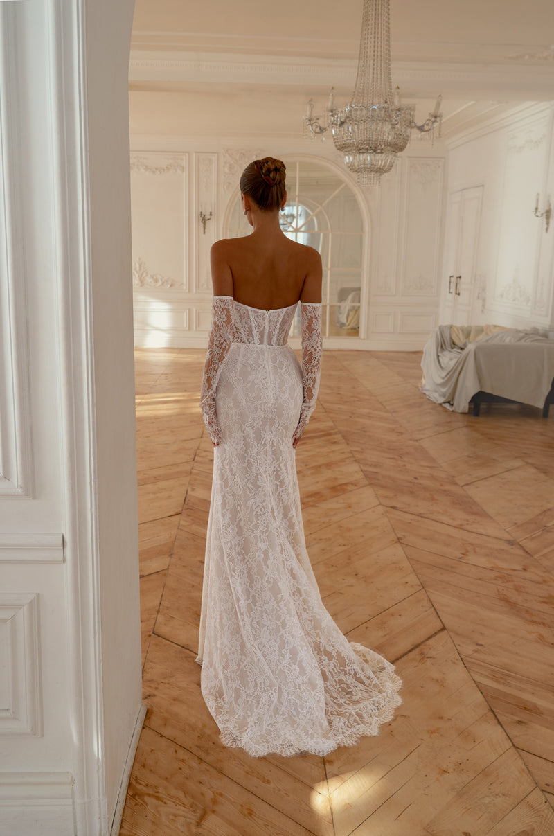 Romantic Lace & Satin Corset Wedding Dress with Detachable Overskirt | Vintage Allure EU38 Romantic Lace & Satin Corset Wedding Dress with Detachable Overskirt | Vintage Allure EU38