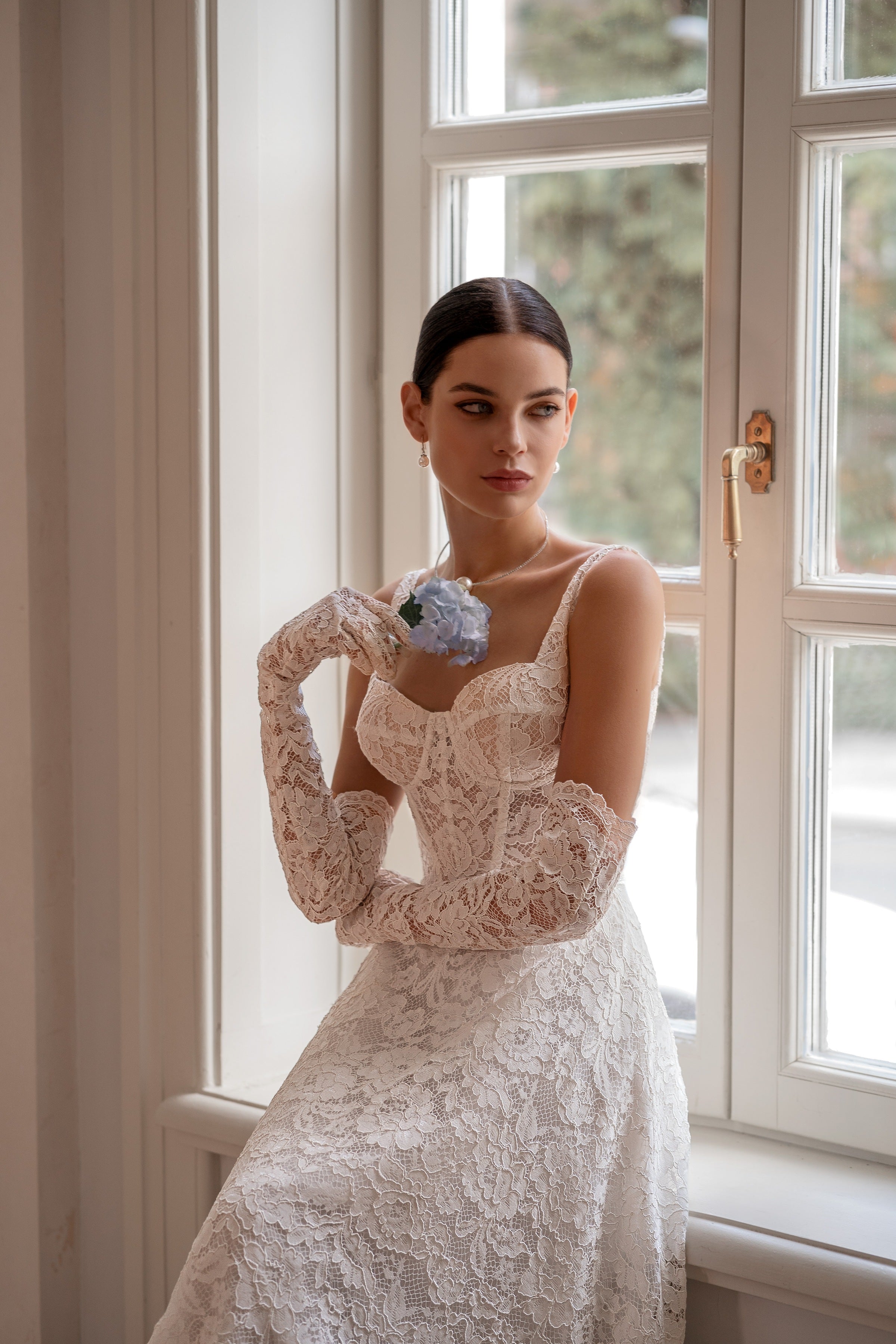 A-Line Lace Romantic Wedding Dress with Removable Sleeves EU32