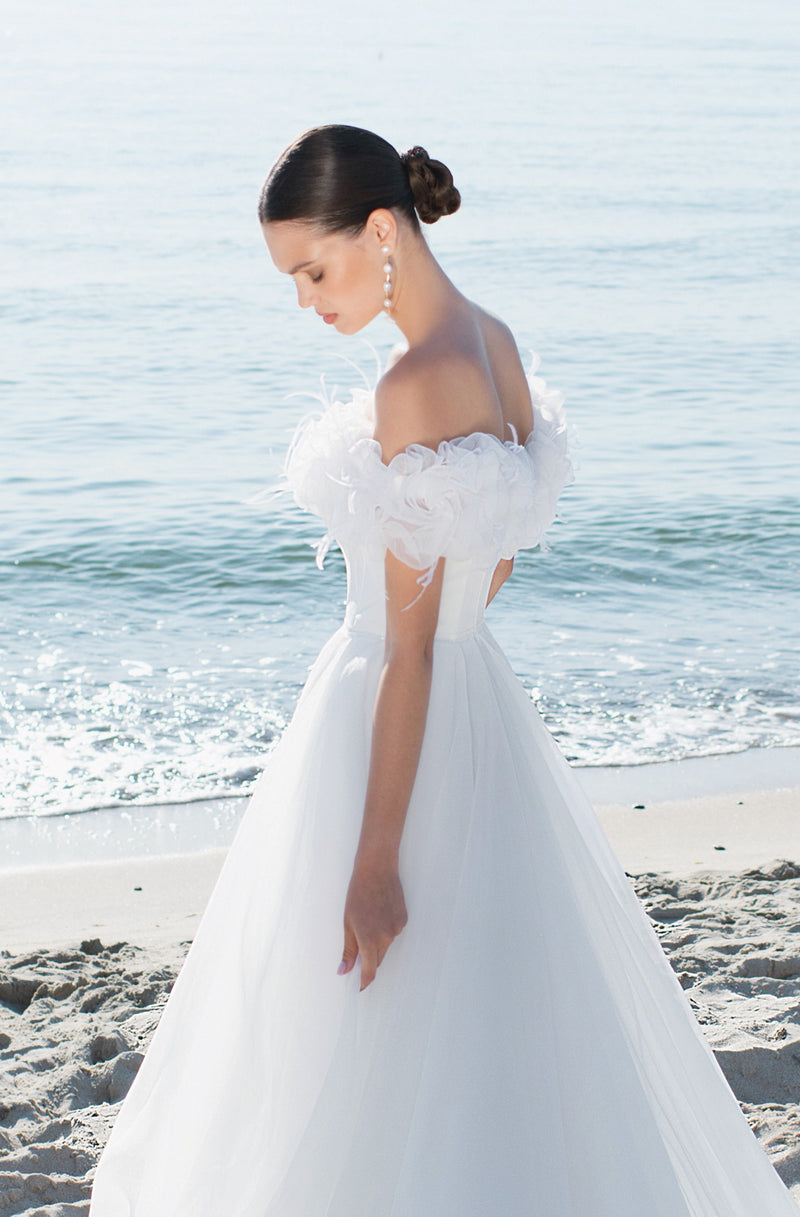 Robe de mariée trapèze unique à épaules dénudées