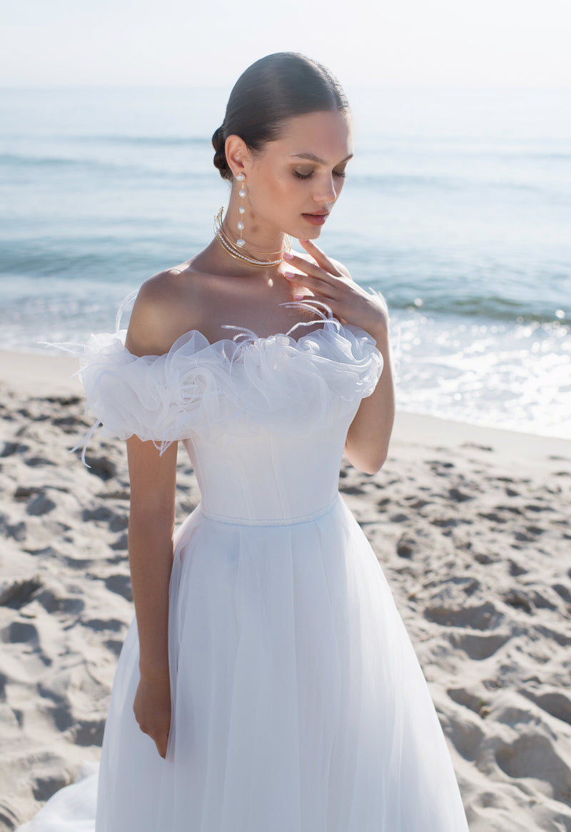 Robe de mariée trapèze unique à épaules dénudées