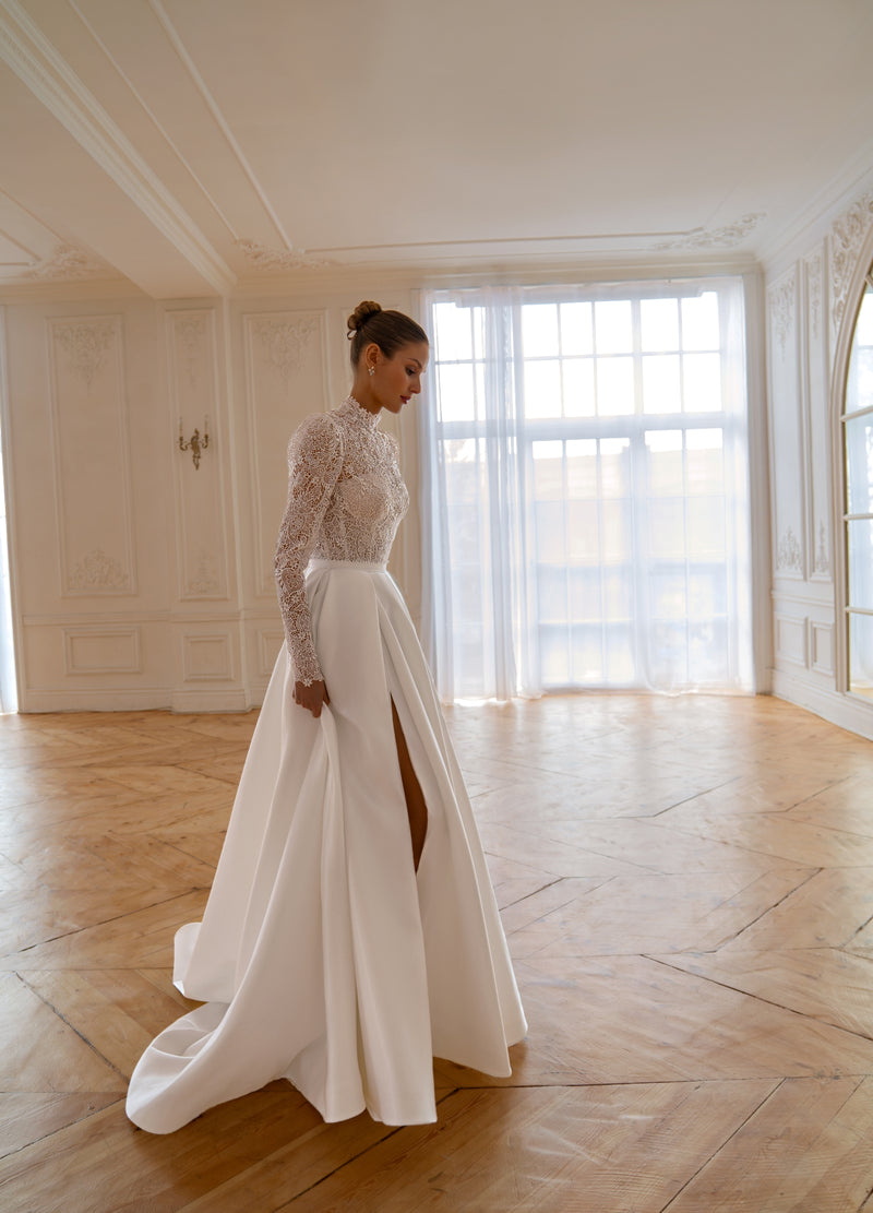 High-Neck Lace and Satin A-Line Wedding Dress | Regal Poise Couture EU46 High-Neck Lace and Satin A-Line Wedding Dress | Regal Poise Couture EU46