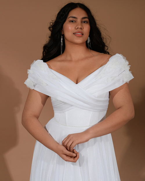 Robe de mariée minimaliste en A avec épaules dénudées et dos corset 