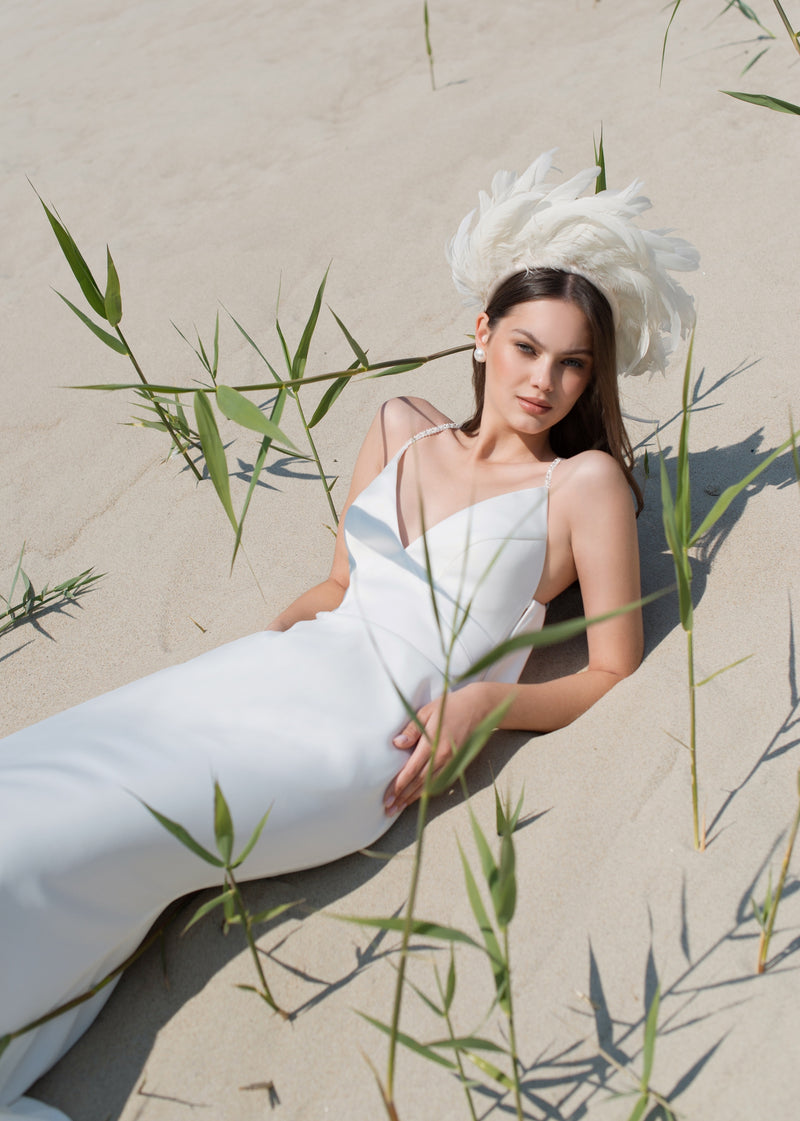 Robe de mariée sirène en soie à bretelles spaghetti et dos ouvert