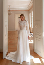 Vestido de novia bohemio modesto con escote alto, manga larga, corte A y espalda abierta