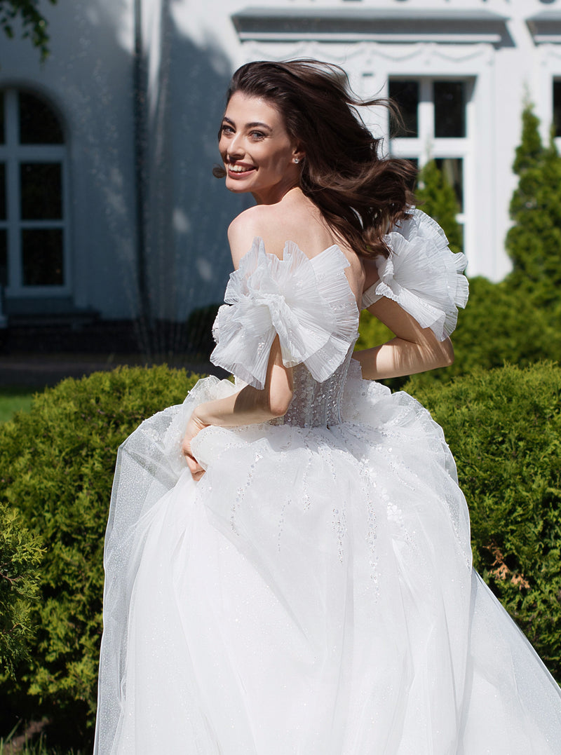 Vestido de novia evasé con purpurina y escote corazón y mangas removibles