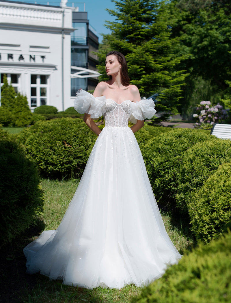 Vestido de novia evasé con purpurina y escote corazón y mangas removibles