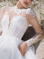 Robe de mariée trapèze à manches longues transparentes avec un superbe haut en dentelle