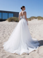 Robe de mariée trapèze à manches longues transparentes avec un superbe haut en dentelle