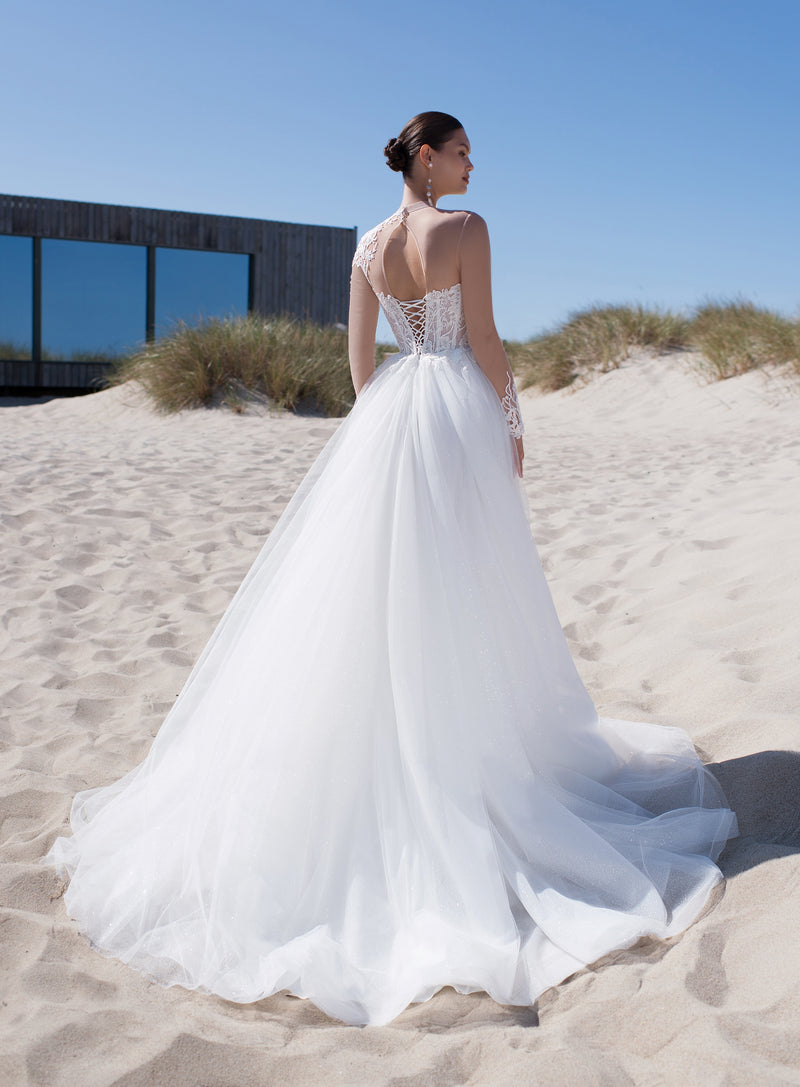 Vestido de novia evasé de manga larga transparente con un impresionante top de encaje