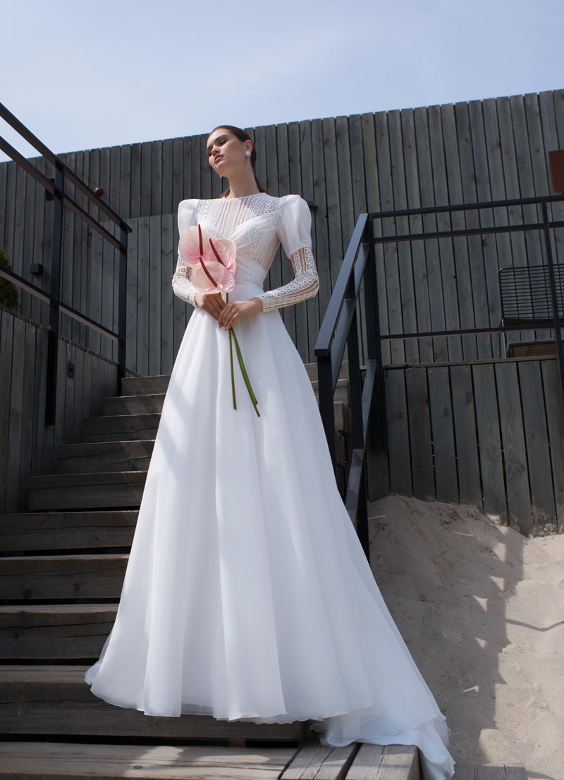 Vestido de novia modesto de organza de manga larga y corte A