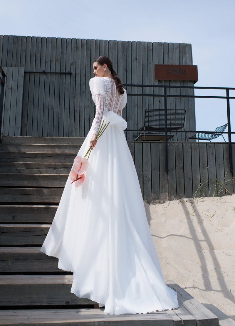 Robe de mariée trapèze en organza modeste à manches longues