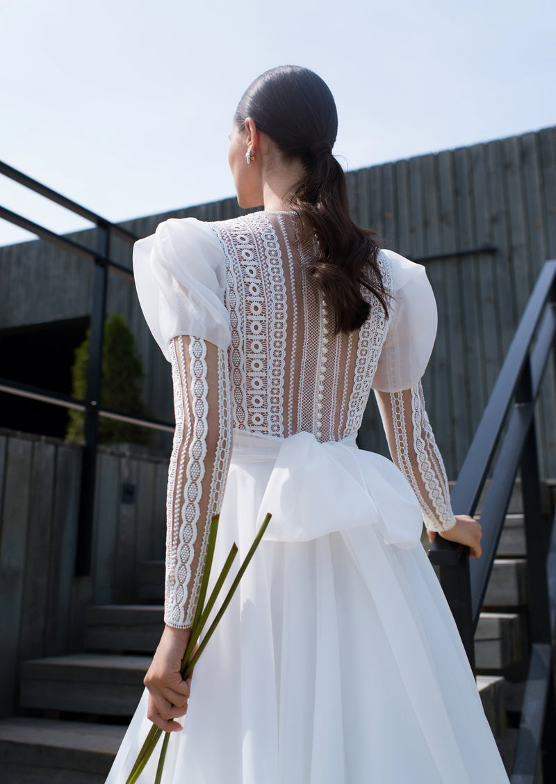 Vestido de novia modesto de organza de manga larga y corte A