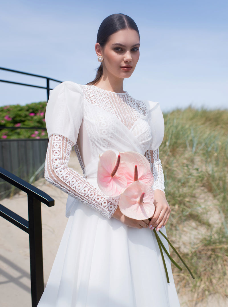 Robe de mariée trapèze en organza modeste à manches longues