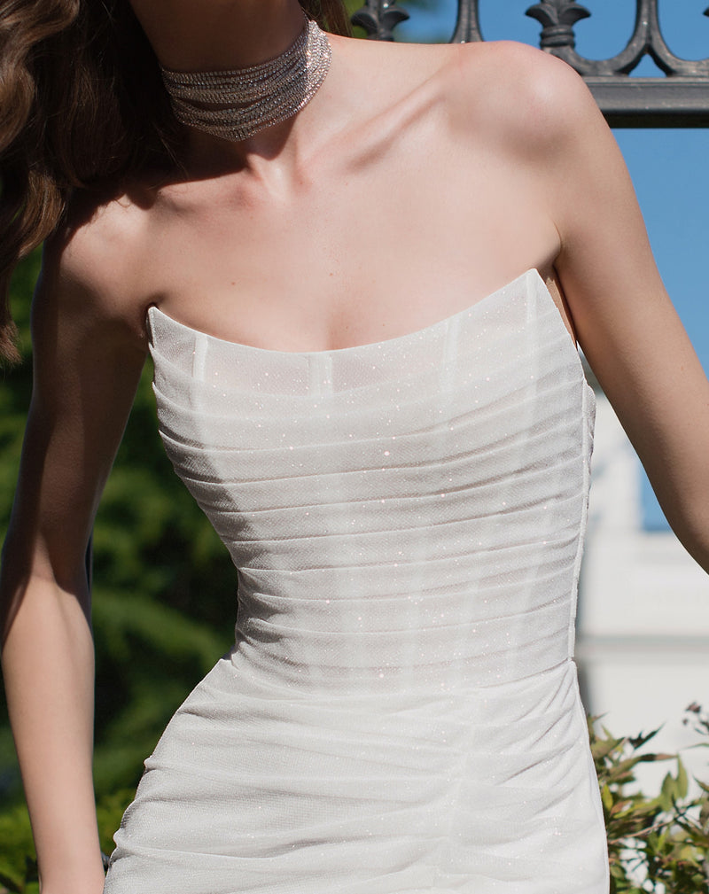 Robe de mariée midi sans bretelles à paillettes avec fente