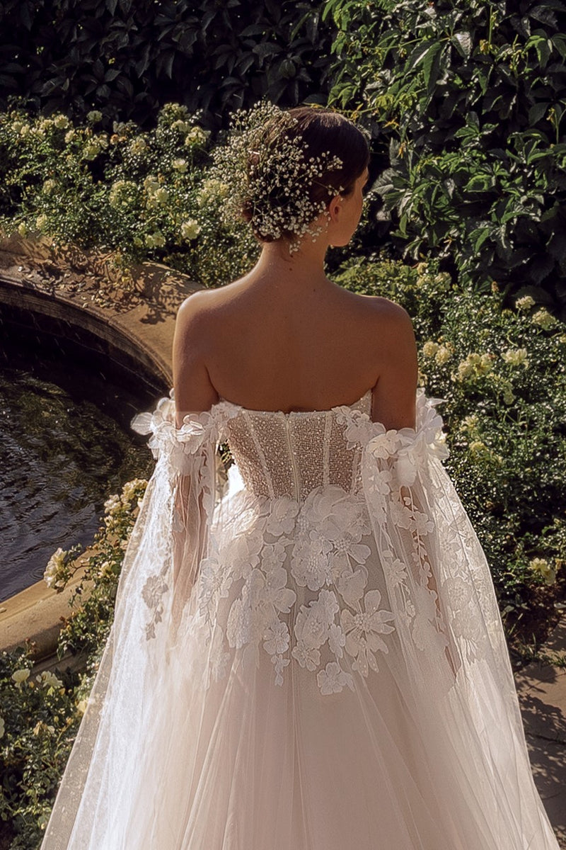 Vestido de novia princesa con flores 3D y alas extraíbles