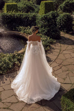 Vestido de novia princesa con flores 3D y alas extraíbles