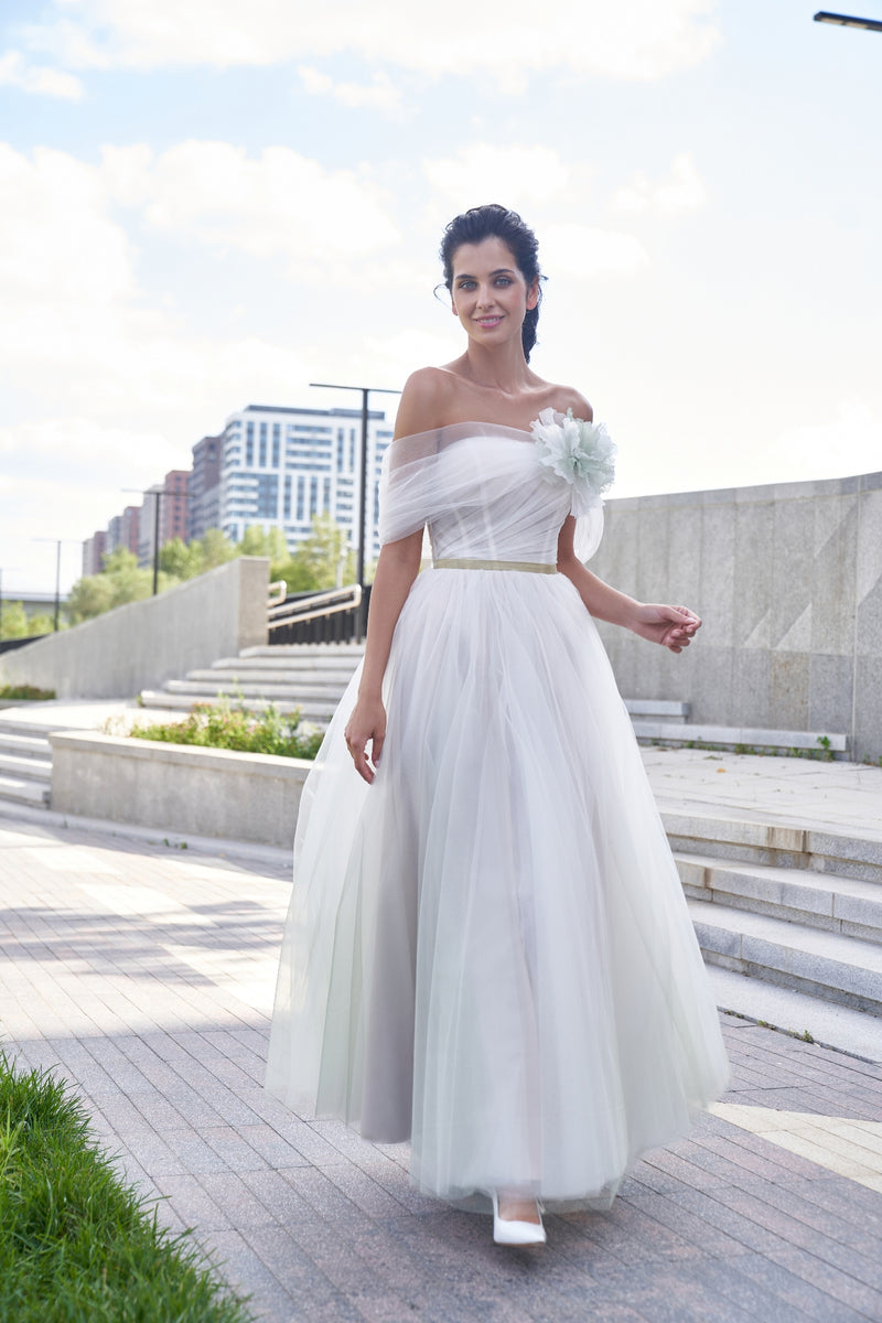 Robe midi en tulle à épaules dénudées exquise 