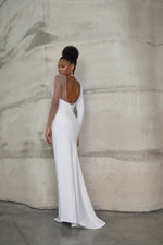 Robe de mariée longue minimaliste fourreau à une épaule