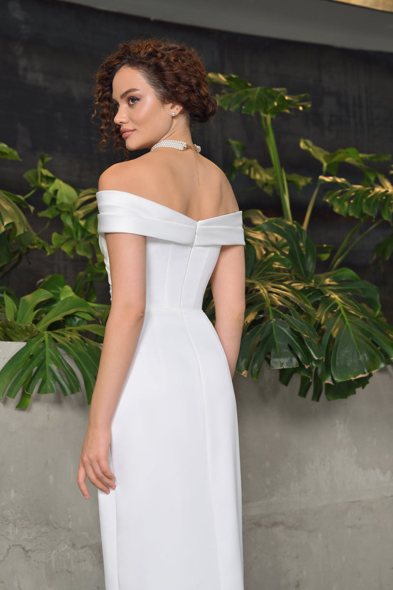 Robe de mariée maxi minimaliste portefeuille à épaules dénudées