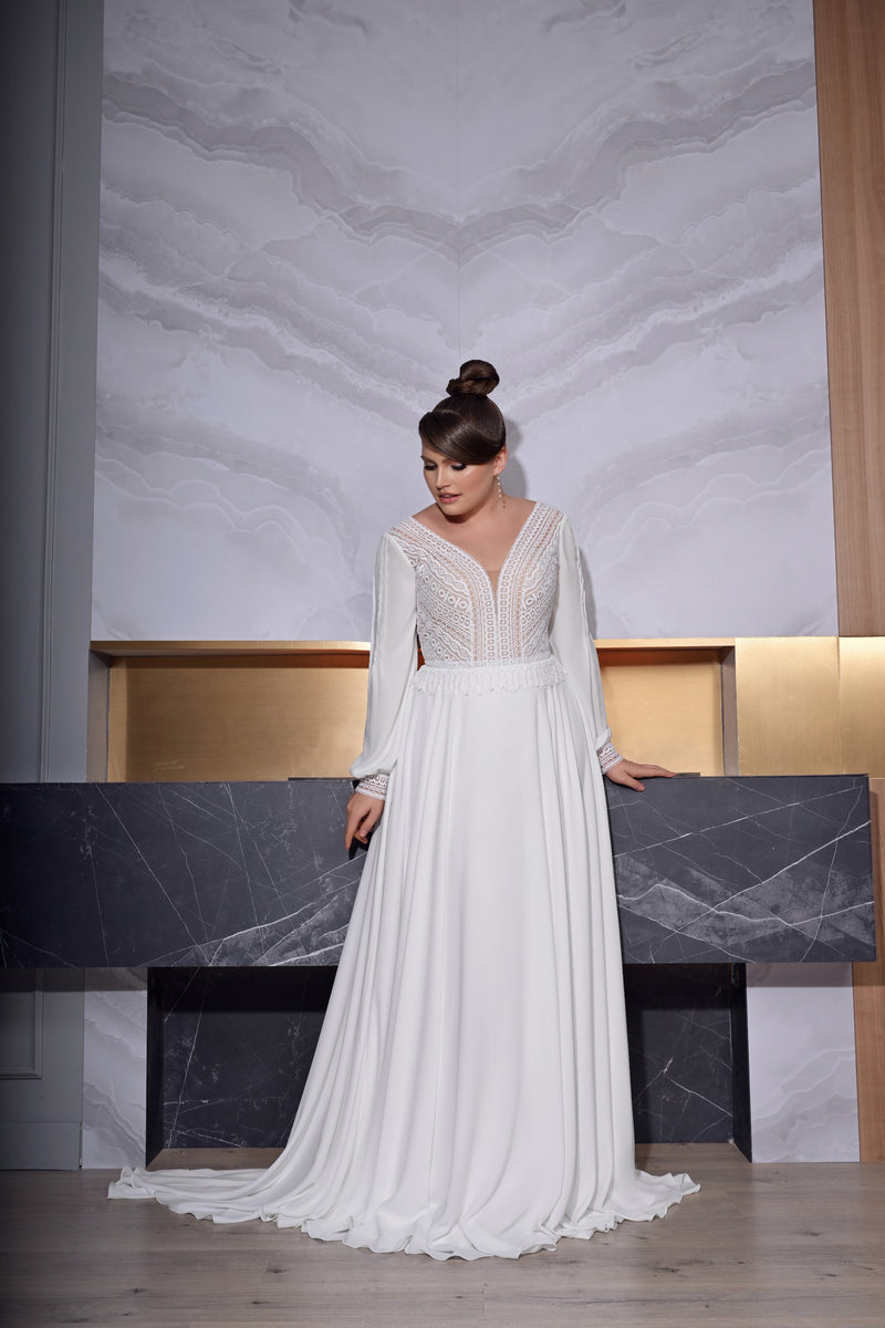 Long Sleeve A-Line Boho Plus Size Wedding Dress EU44 Long Sleeve A-Line Boho Plus Size Wedding Dress EU44