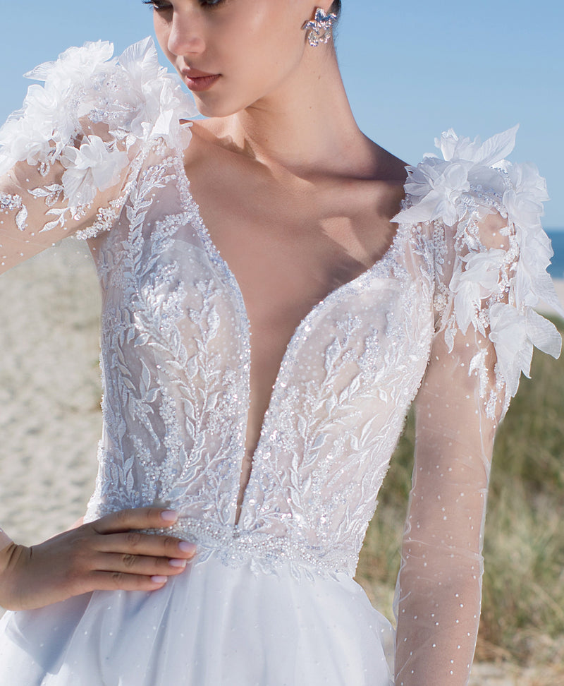 Fabuleuse robe de mariée trapèze à manches longues avec fleurs 3D sur l'épaule