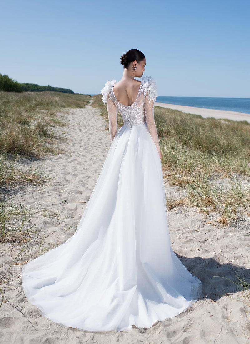 Fabuloso vestido de novia evasé de manga larga con flores en 3D en el hombro