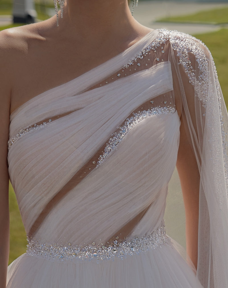 Vestido de novia asimétrico de estilo helénico con un solo hombro