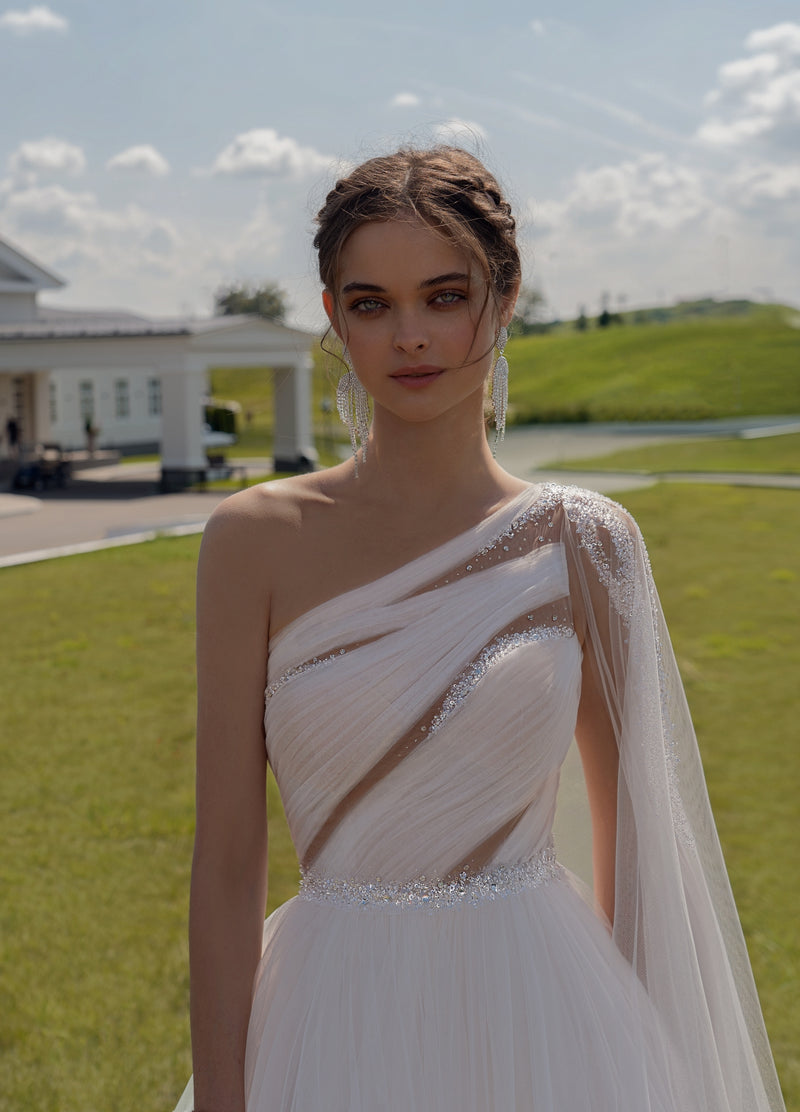 Vestido de novia asimétrico de estilo helénico con un solo hombro