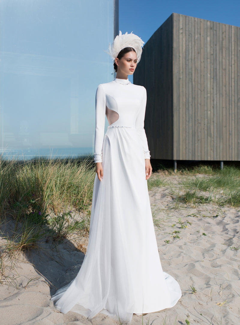 Vestido de novia elegante con cuello alto y manga larga