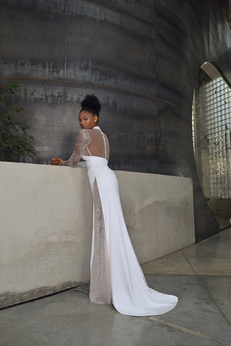 Robe de mariée asymétrique à une épaule et col licou, fente haute