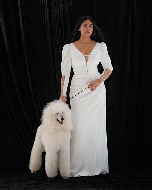 Robe de mariée à col en V et manches longues avec bouton au dos 