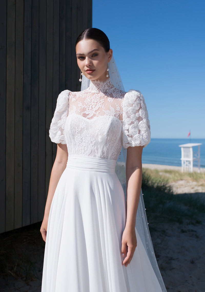 Exquisito vestido de novia de manga corta con un top único