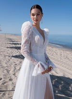 Vestido de novia de corte A con cuello en V y exquisitas mangas largas de encaje