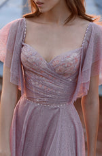 Robe longue pailletée à manches courtes et fente latérale