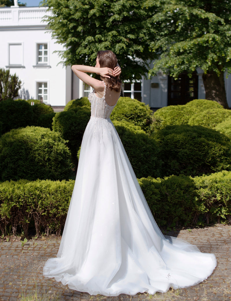 Vestido de novia de corte A con purpurina y escote en forma de corazón con tirantes finos nacarados