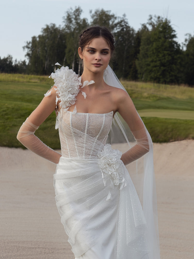 Vestido de novia sirena sin tirantes con flores tridimensionales