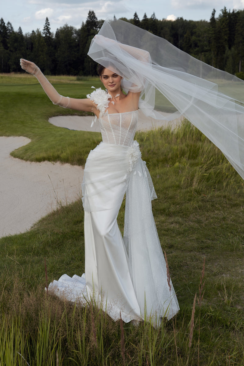 Vestido de novia sirena sin tirantes con flores tridimensionales